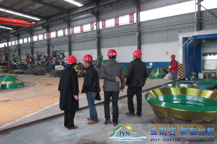 视频: 高锰钢轧臼壁破碎壁