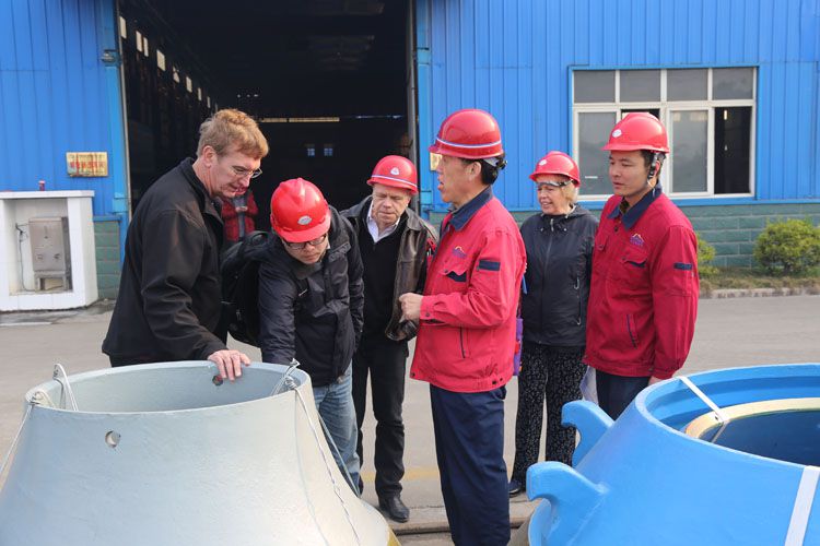 美国客户组团来金阳石公司考察