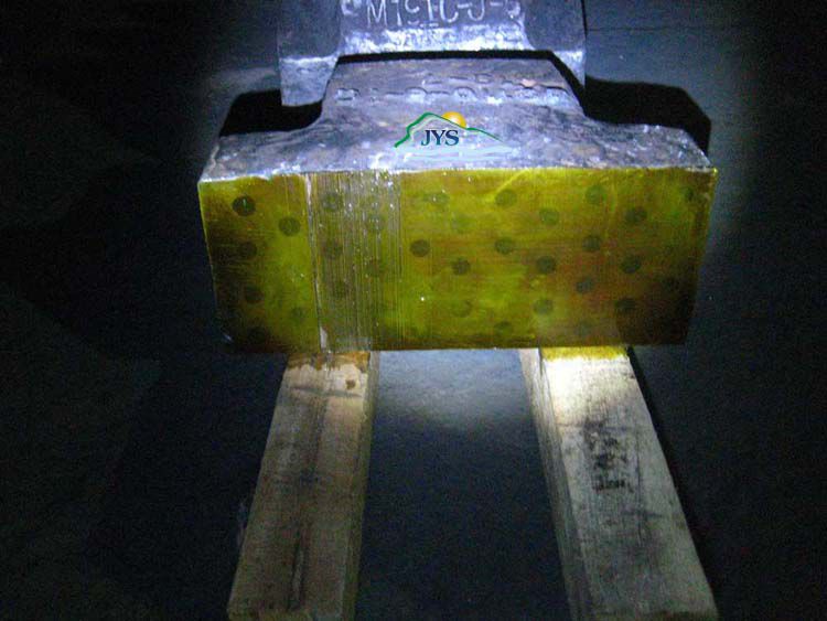 镶嵌硬质合金的高锰钢锤头