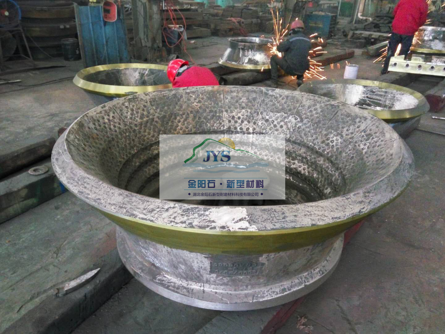 耐磨效果好添加微合金耐冲击硬度高镶嵌硬质合金棒高锰钢圆锥